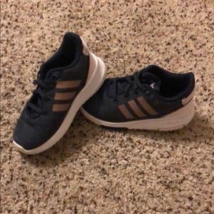 Adidas Toddler tennis shoes size 7